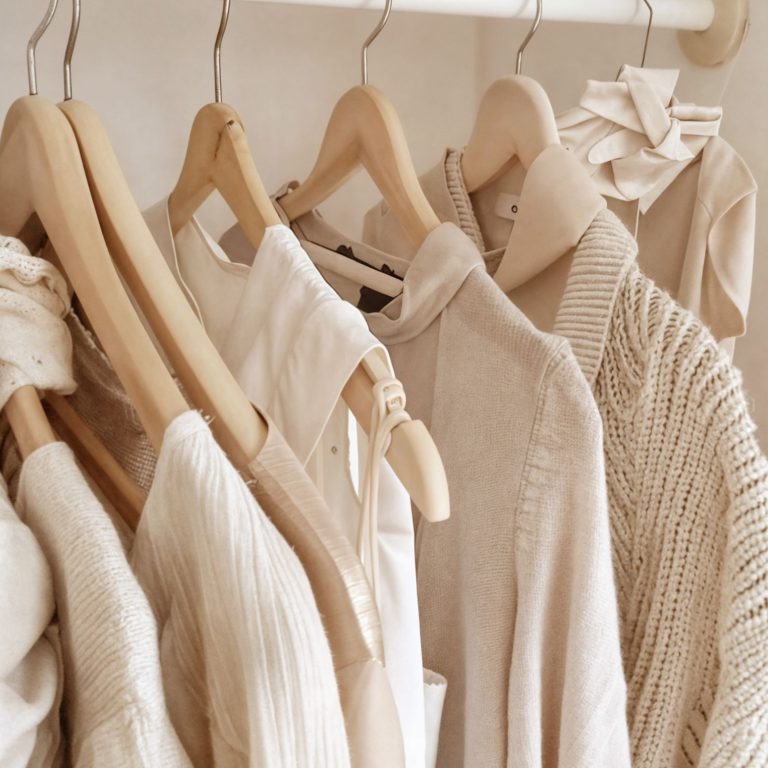 How to create a Minimalist Wardrobe You LOVE in 10 Steps